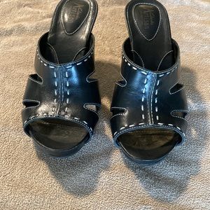 Clarks “Artisan” black leather sandals size 6-1/2